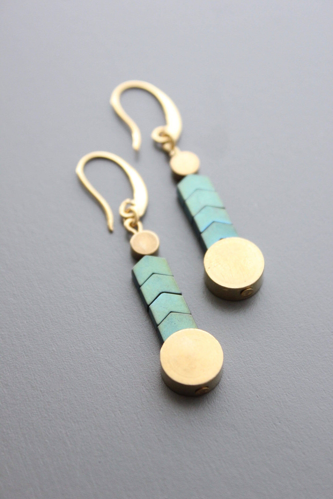 TLDE09 Green hematite and brass earrings