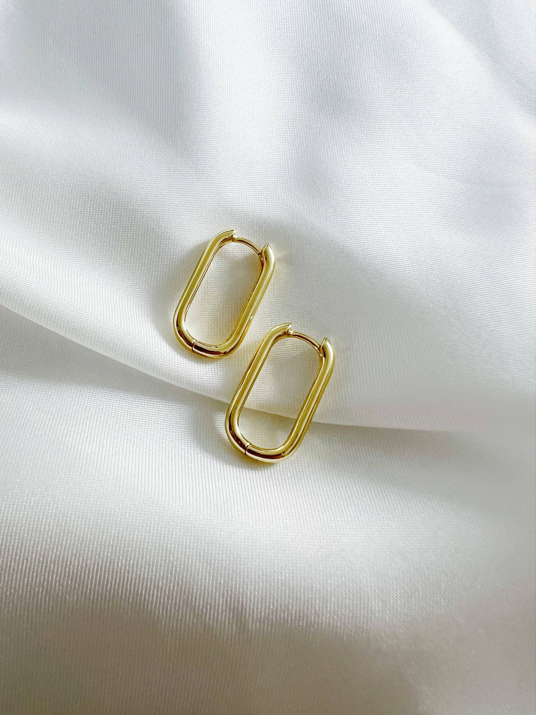 Kamryn Oblong Oval Hoops Earrings